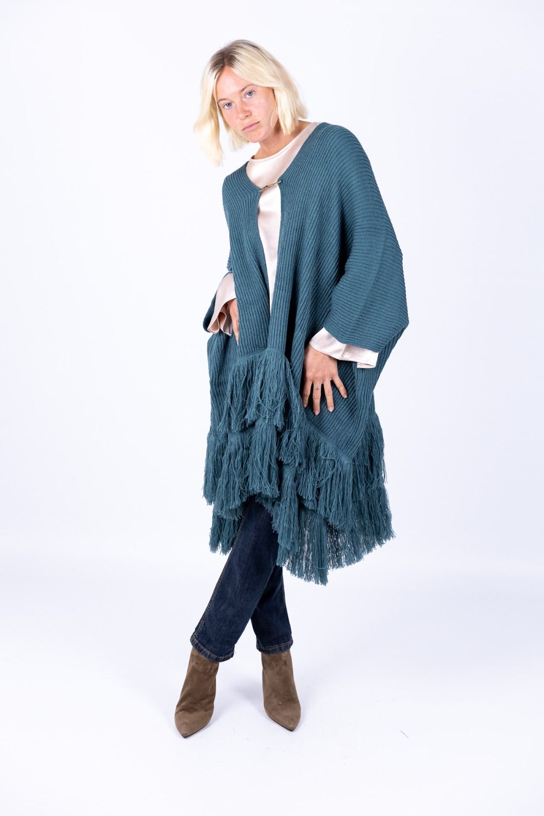 Surkana - Poncho con spilla e frange