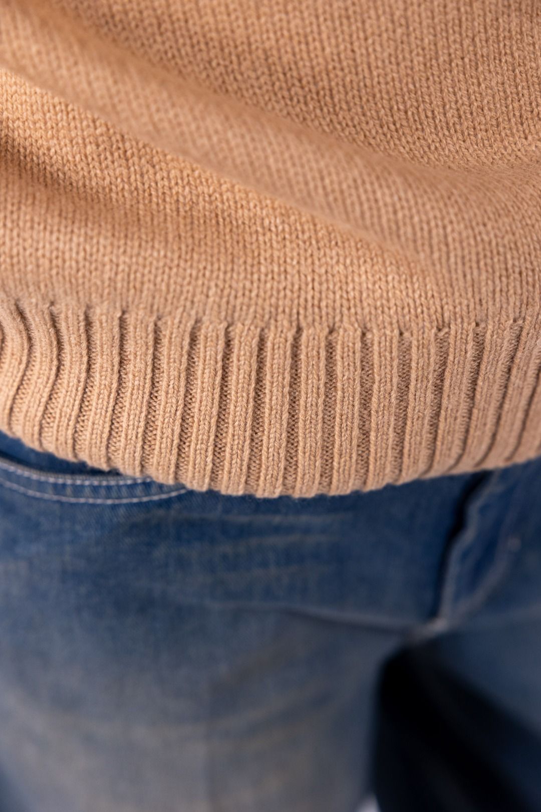Bottega Artigiana - Maglia collo alto treccina sulla spalla