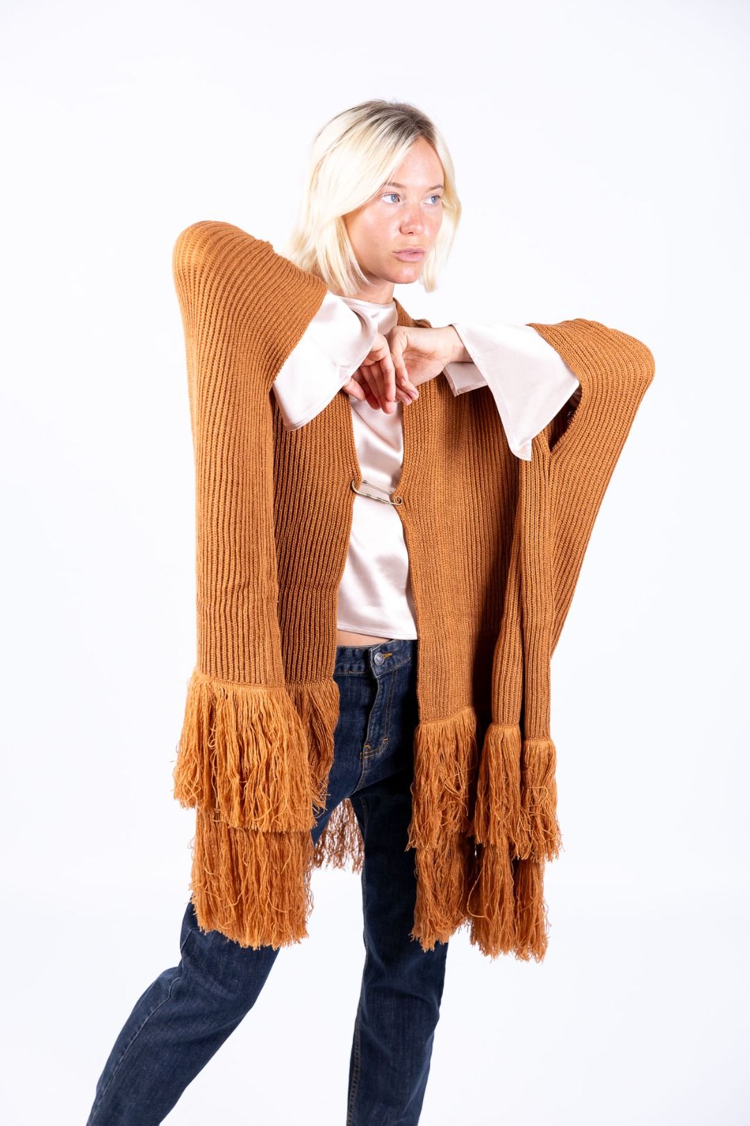 Surkana - Poncho con spilla e frange
