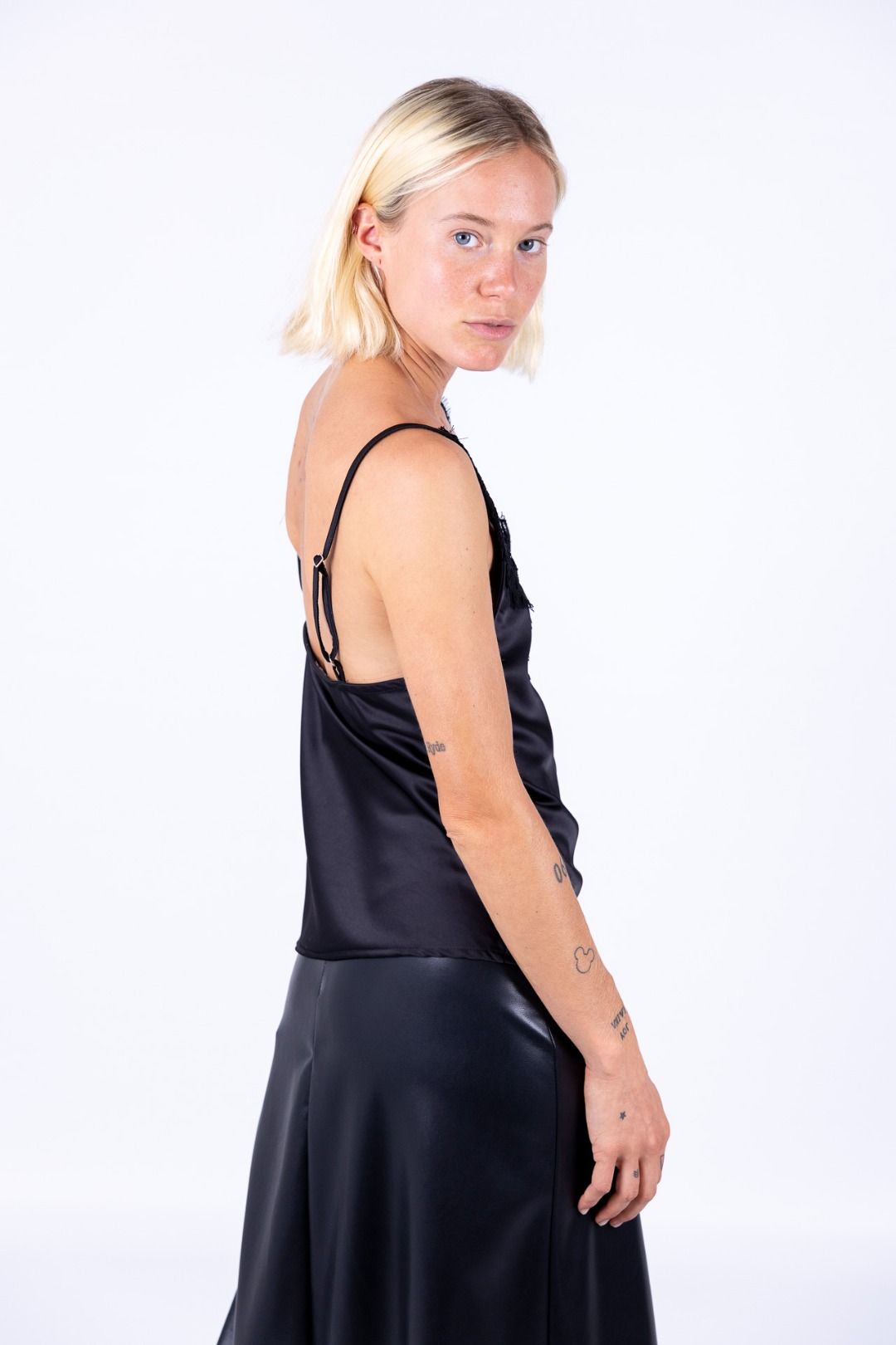 Tensione in - Top pizzo con spallino