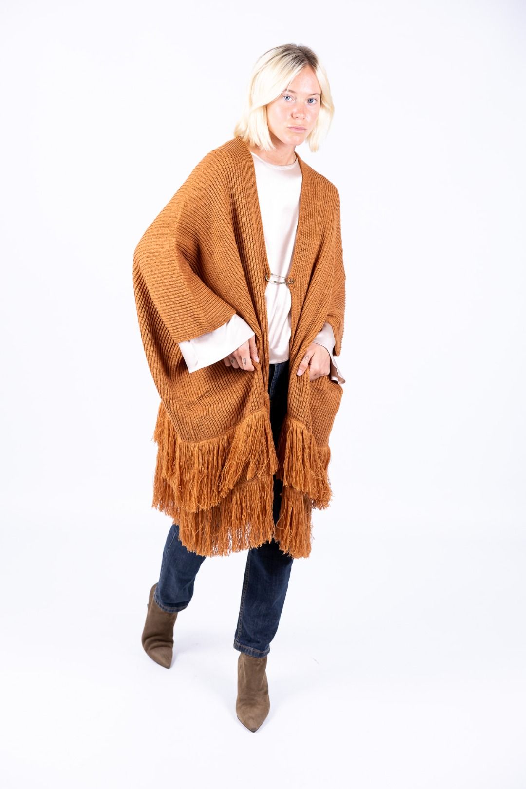 Surkana - Poncho con spilla e frange