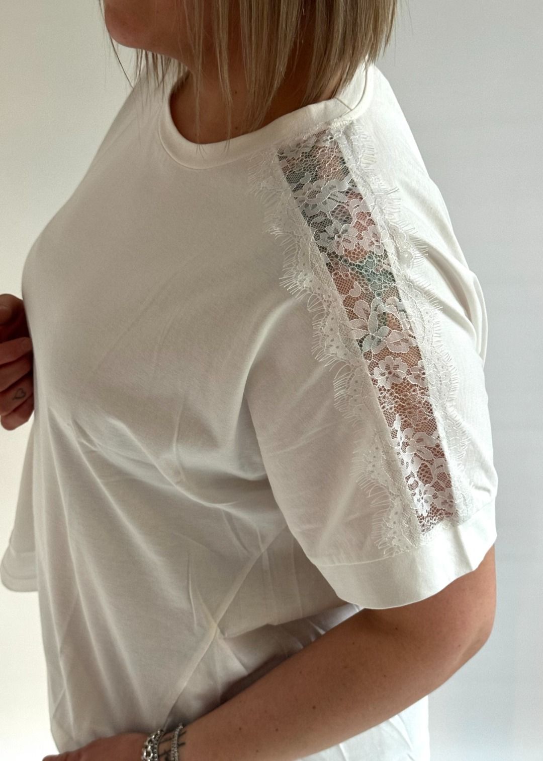 Susy Star - T-shirt con pizzo