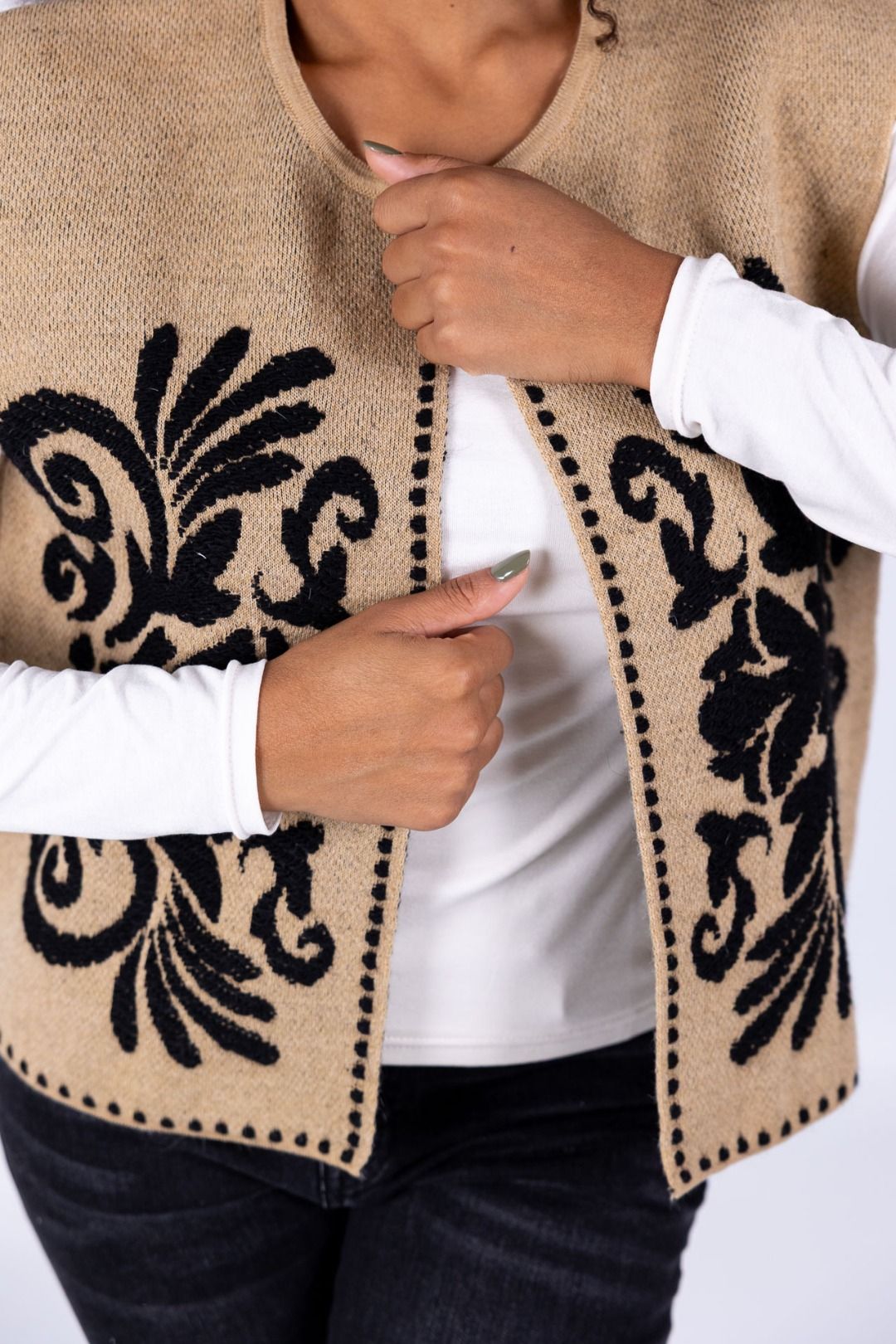 Tensione in - Gilet ricamo