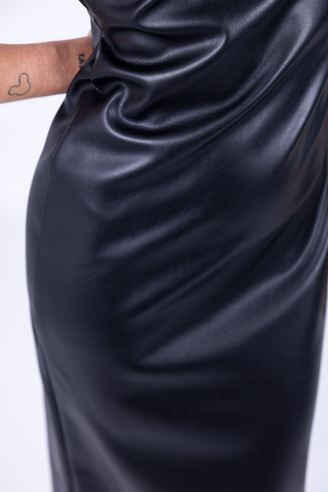 Le Streghe - Abito ecopelle scollo V