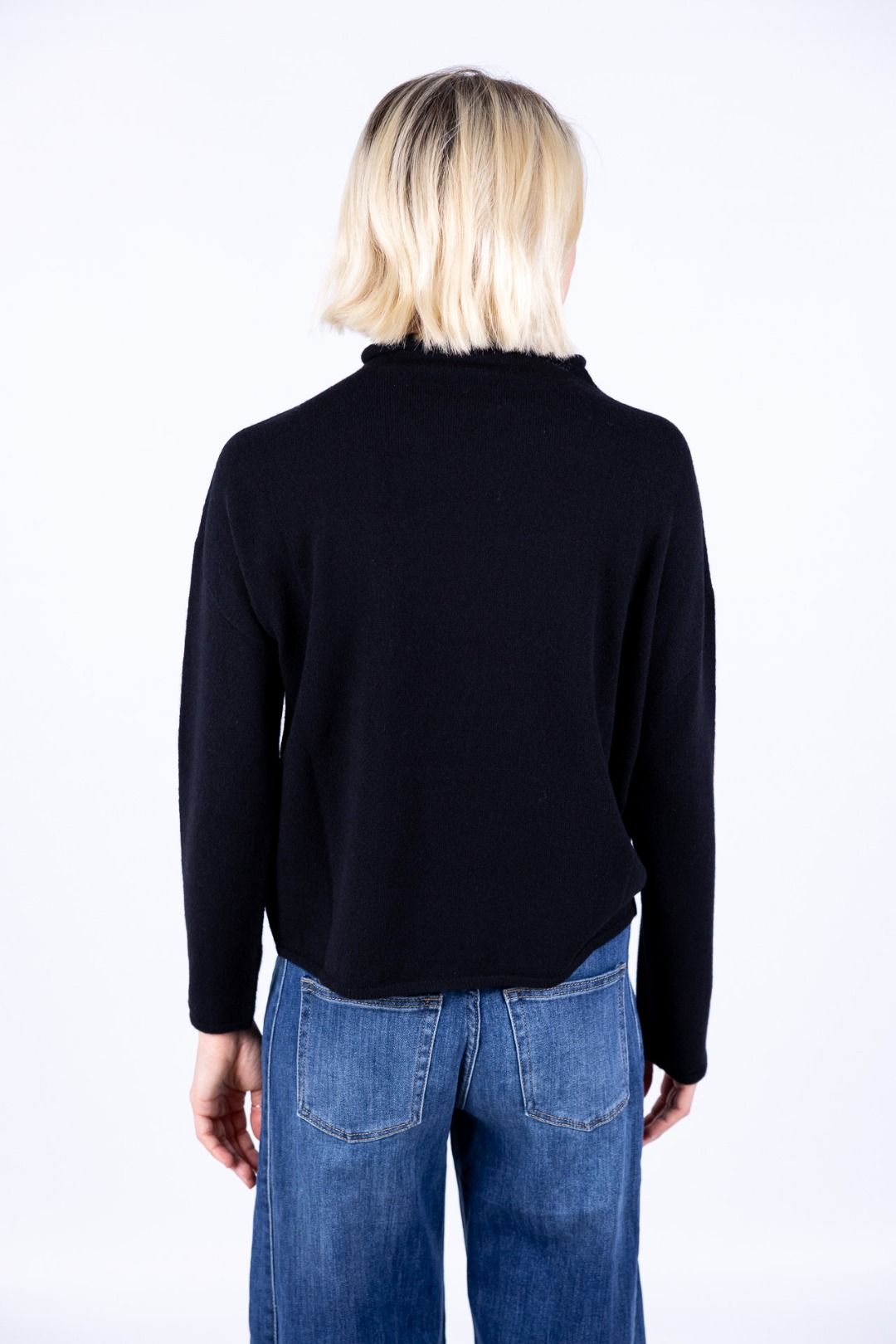 Nhoi Lab - Maglia con collo a cratere