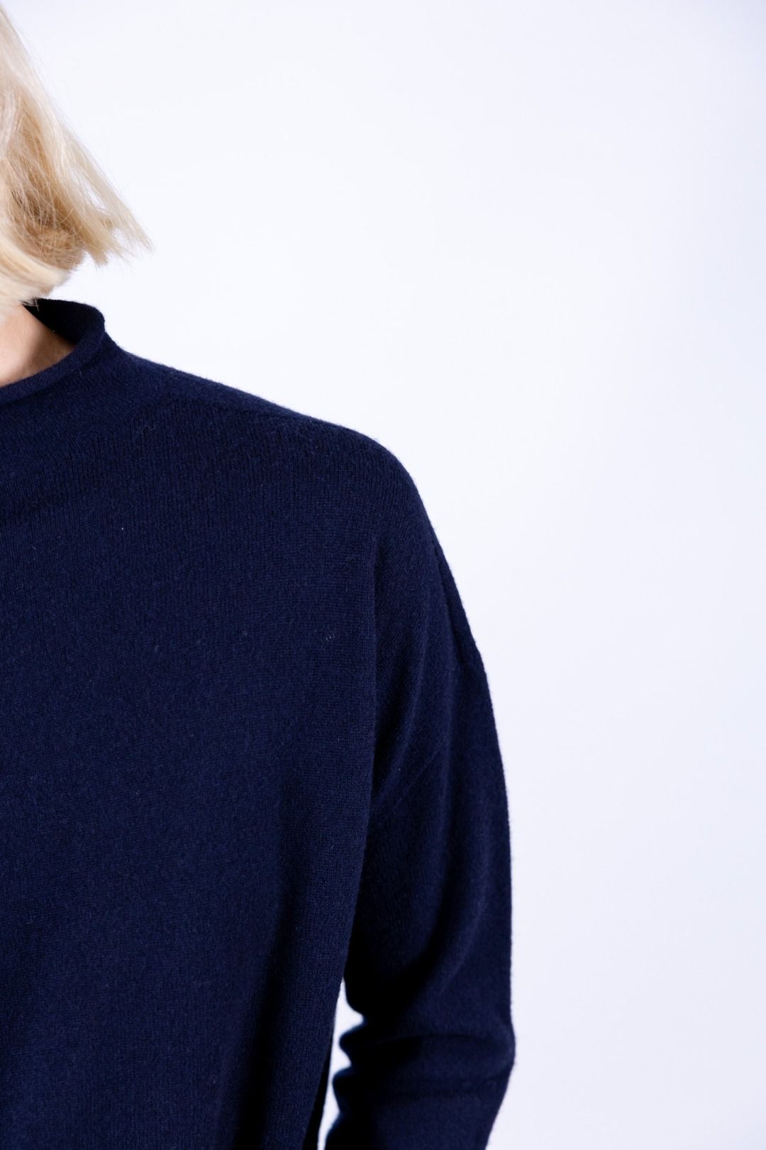 Nhoi Lab - Maglia con collo a cratere