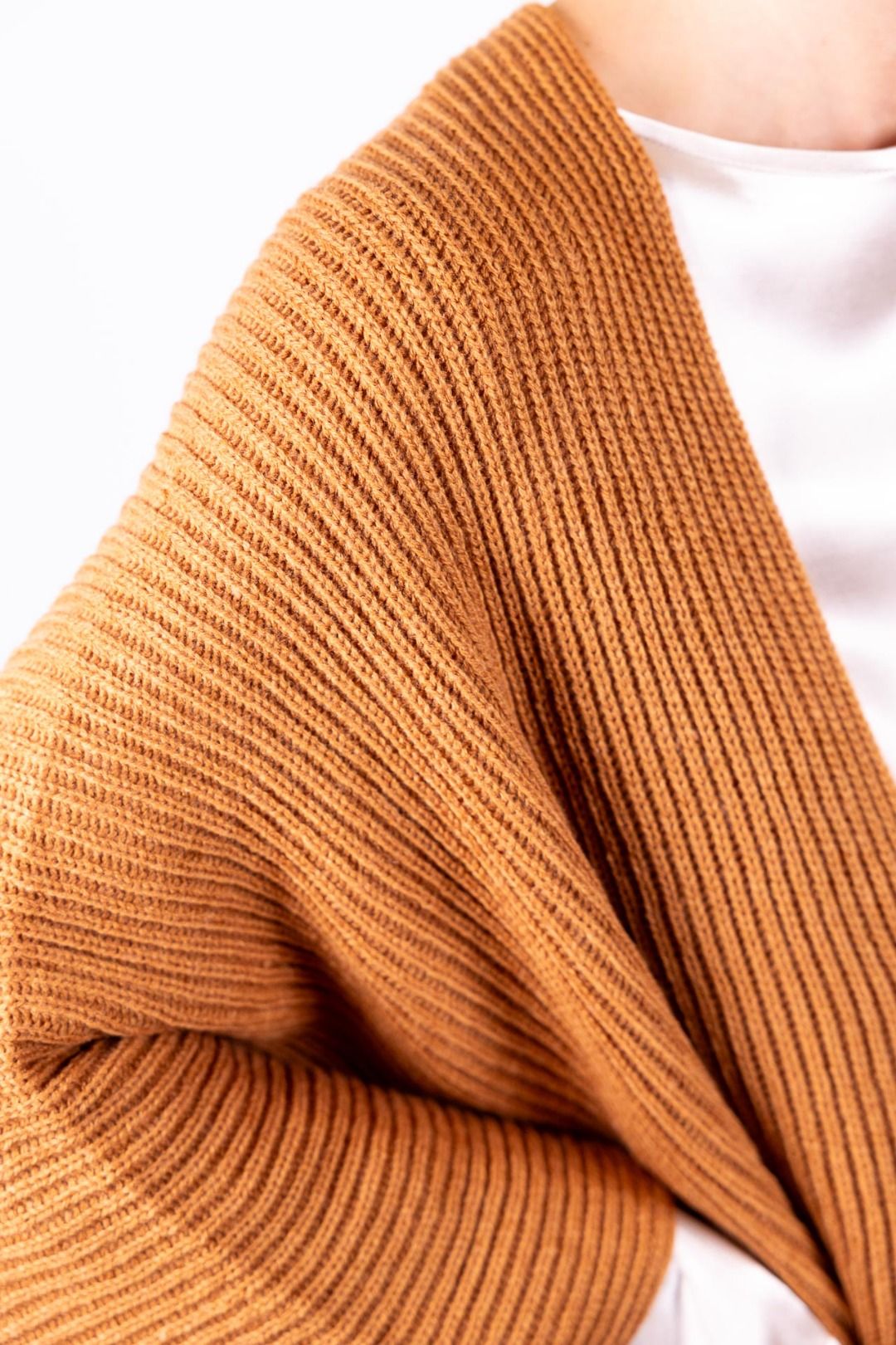 Surkana - Poncho con spilla e frange
