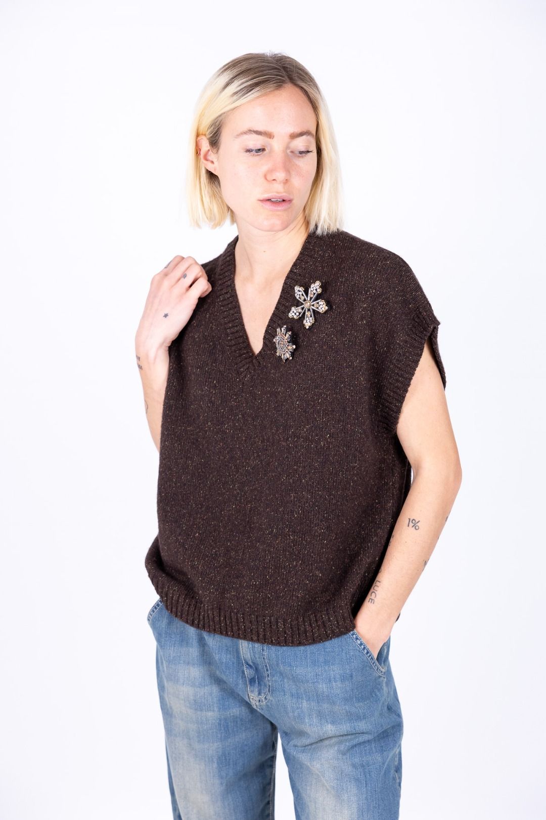 Tensione In - Gilet con spilla