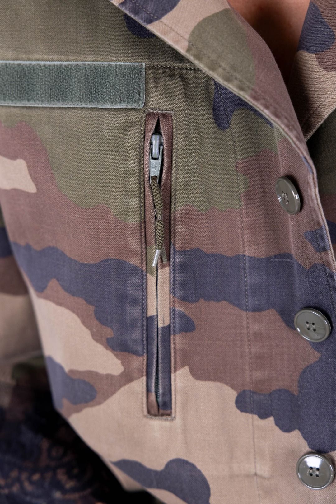Tensione In - Giacca camouflage con pizzo