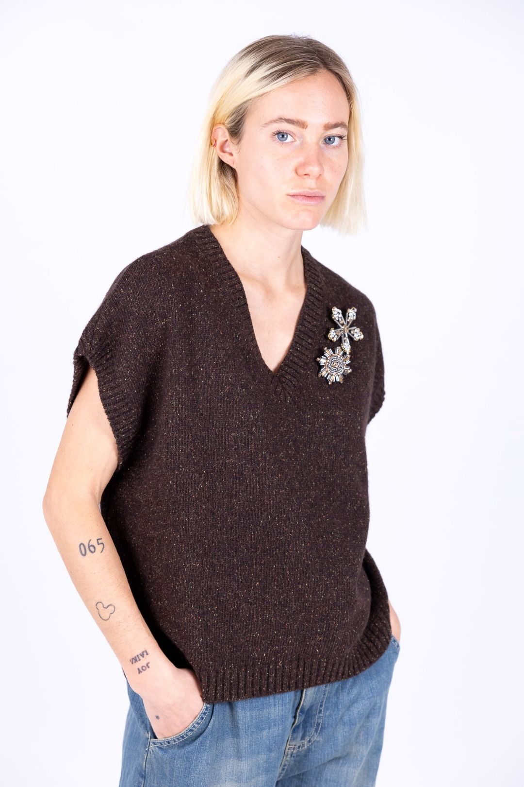 Tensione In - Gilet con spilla