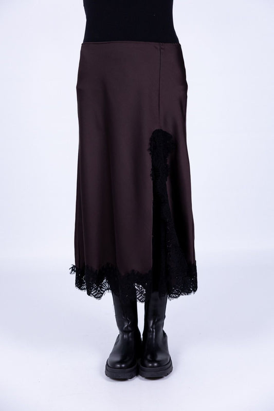 Tensione in - Gonna satin sbieco con pizzo