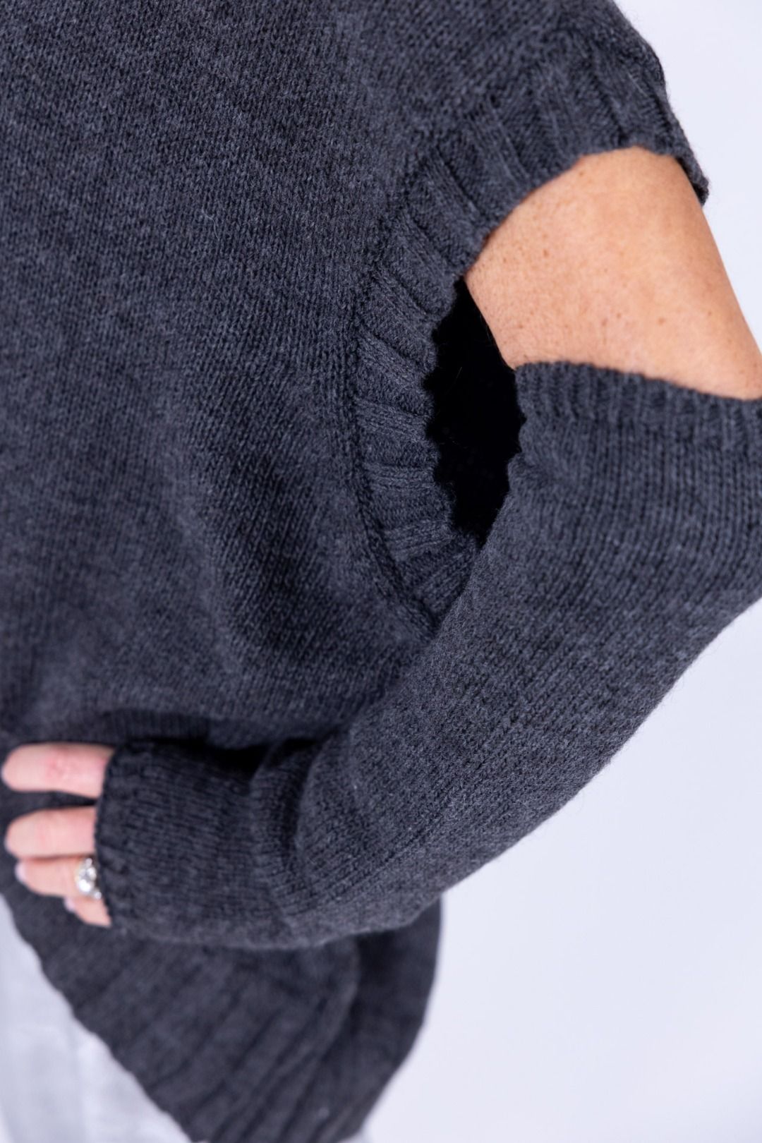 Tensione in - Gilet stondato con manicotti