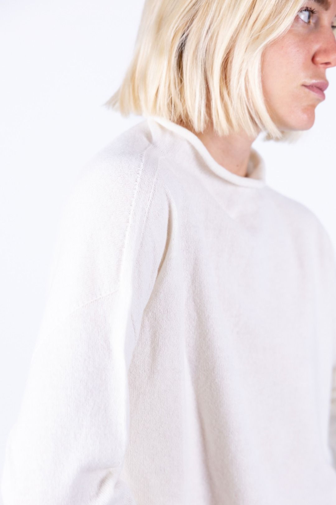 Nhoi Lab - Maglia con collo a cratere