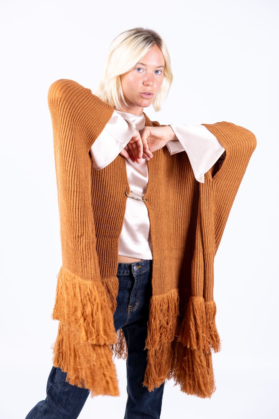 Surkana - Poncho con spilla e frange
