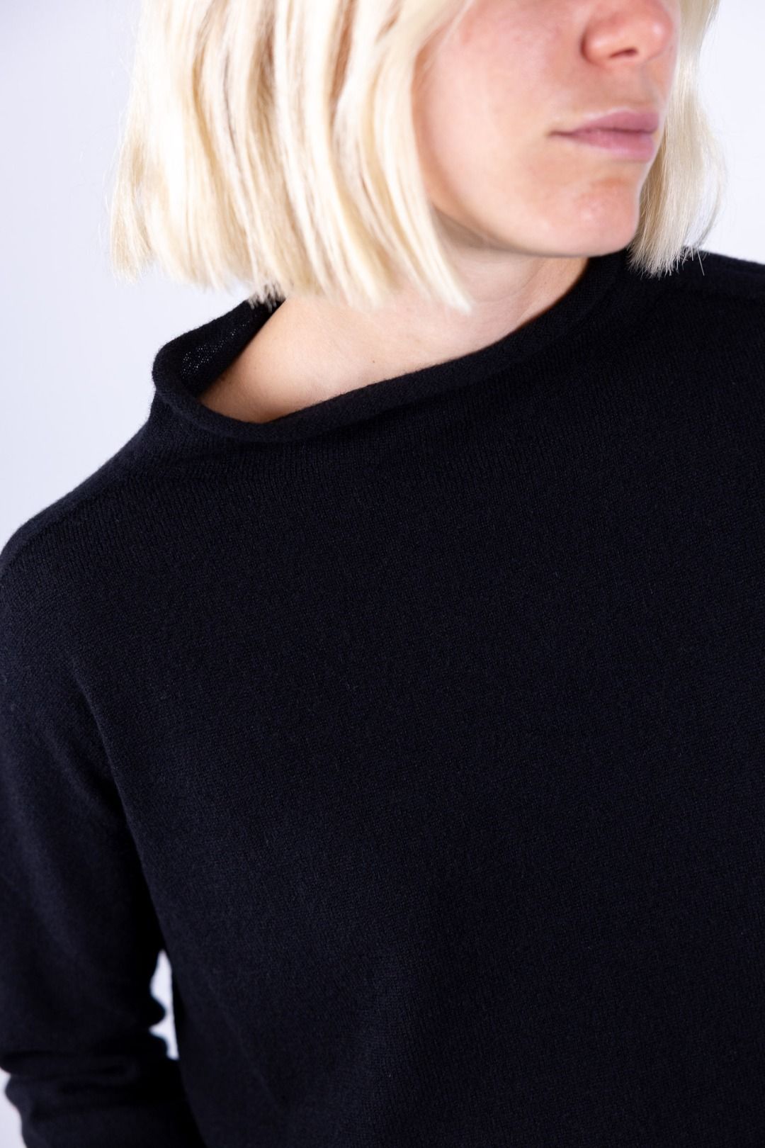 Nhoi Lab - Maglia con collo a cratere