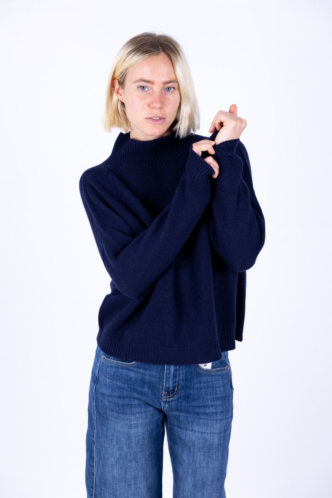 Nhoi Lab - Maglia ovetto con  collo cratere