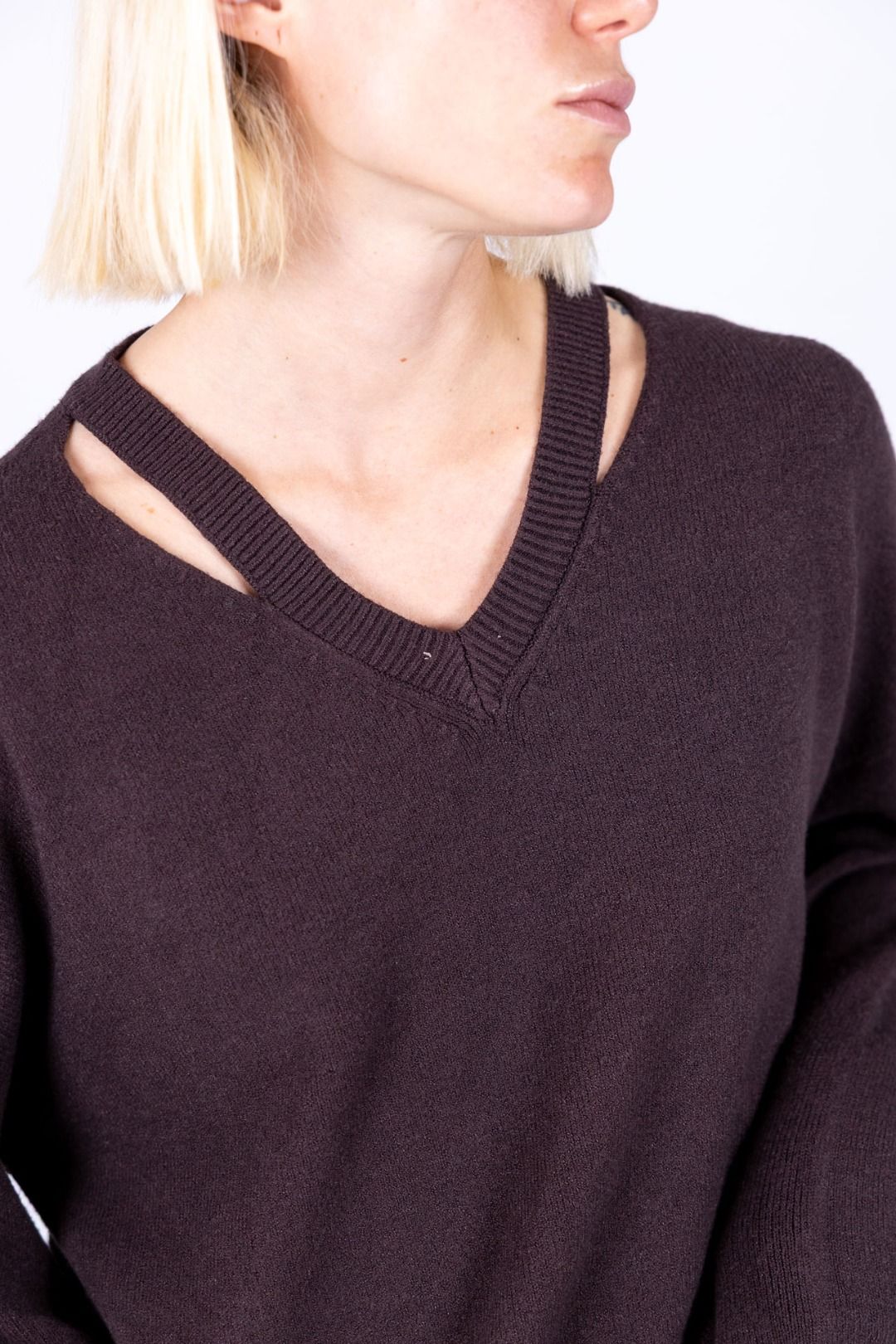 Tensione In - Maglia con buchi sulla spalla