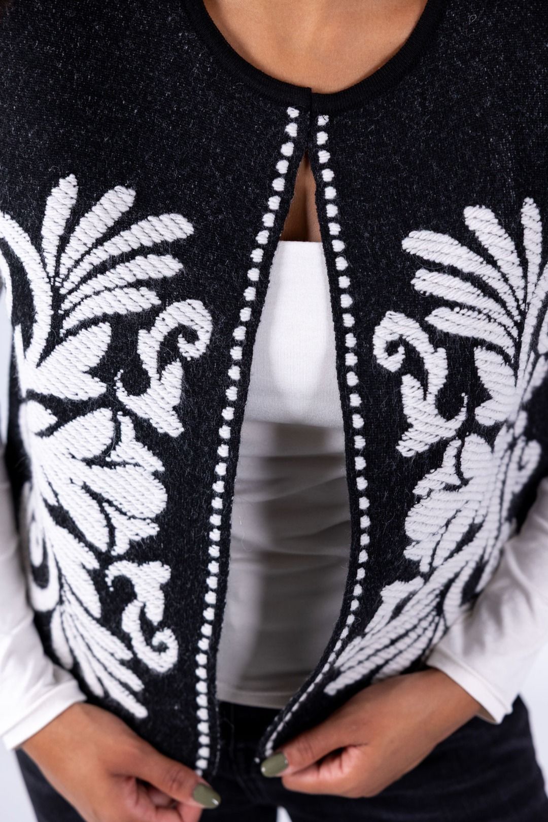 Tensione in - Gilet ricamo