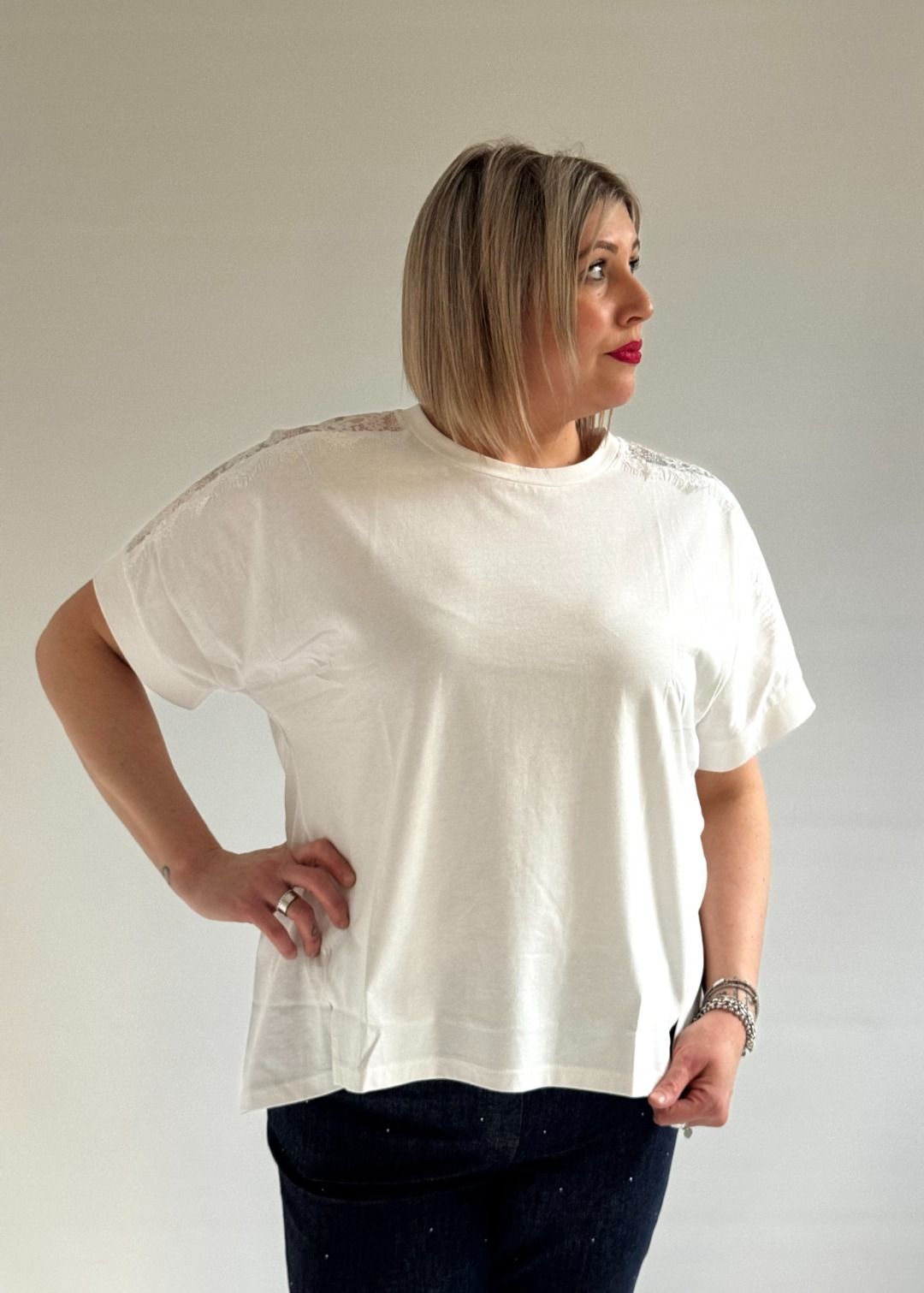 Susy Star - T-shirt con pizzo