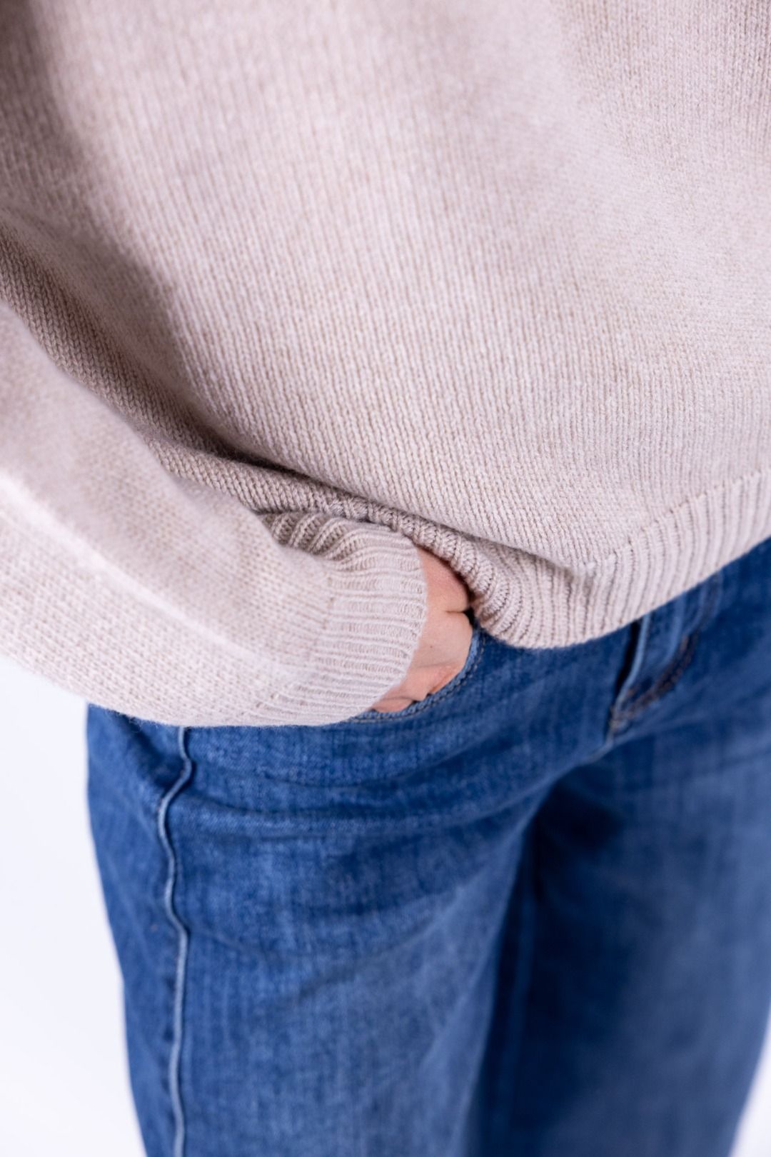 Nhoi Lab - Maglia ovetto con  collo cratere