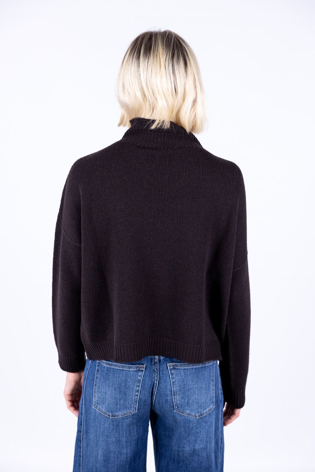 Nhoi Lab - Maglia ovetto con  collo cratere