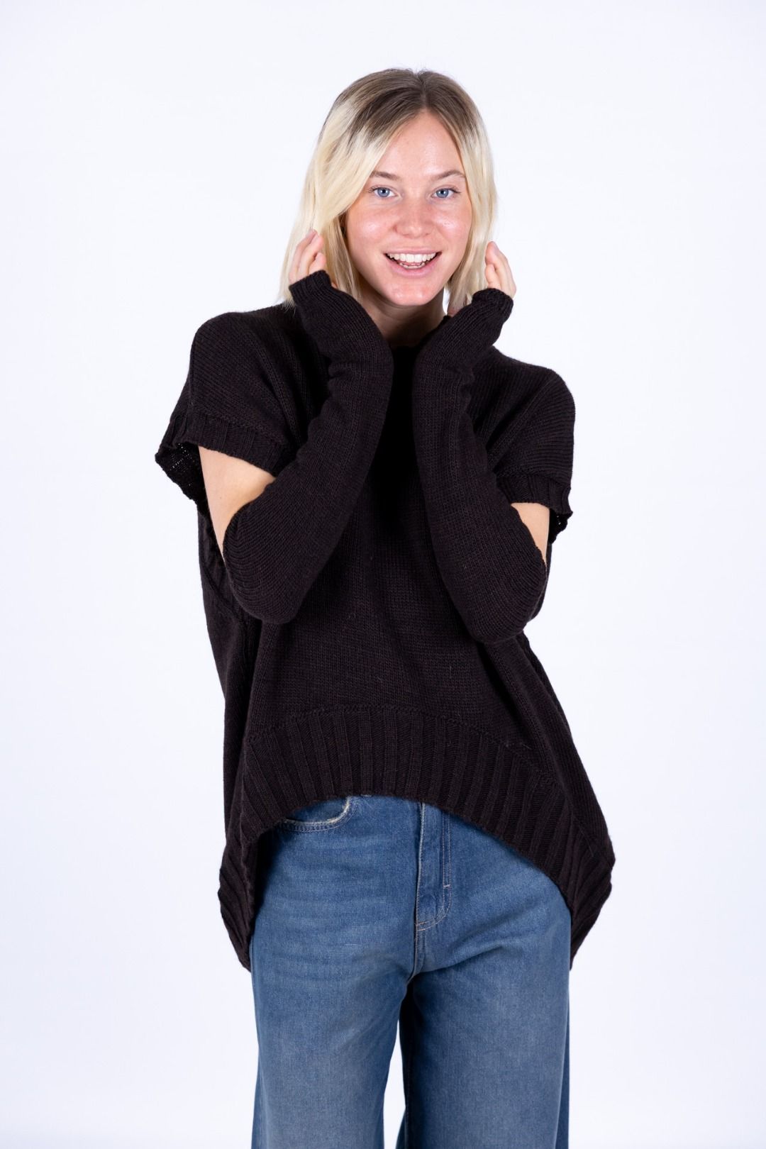 Tensione in - Gilet stondato con manicotti