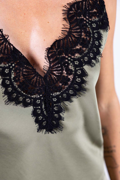 Tensione in - Top pizzo con spallino