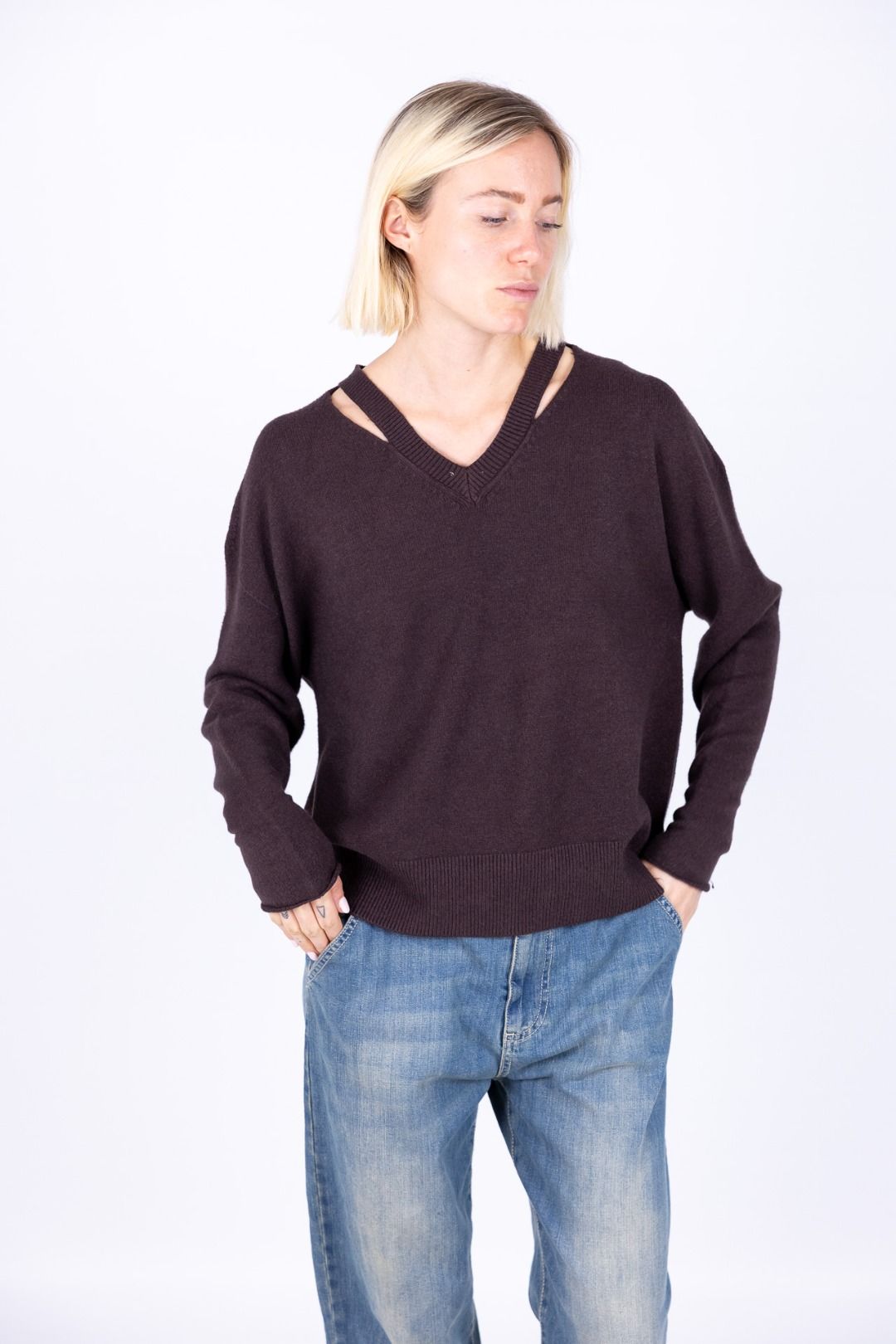 Tensione In - Maglia con buchi sulla spalla