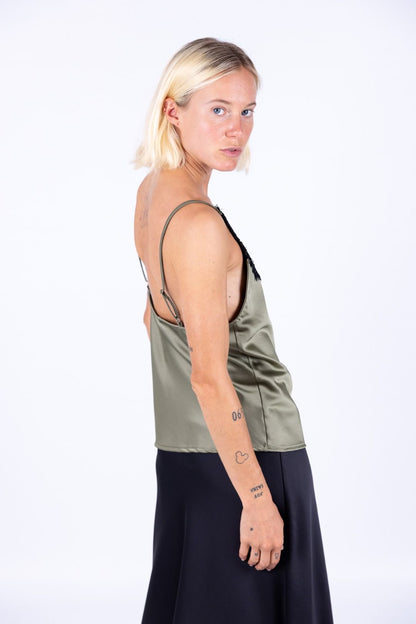 Tensione in - Top pizzo con spallino
