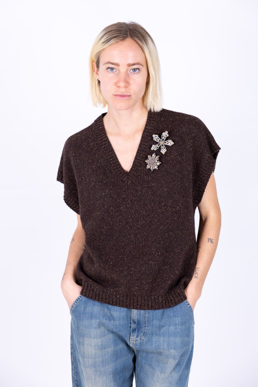 Tensione In - Gilet con spilla