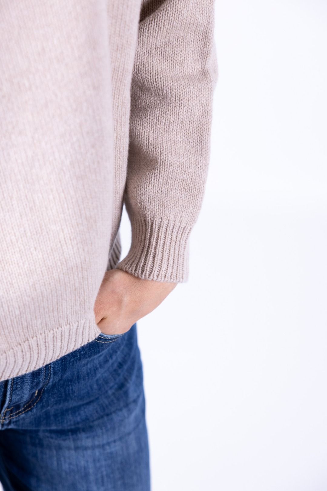 Nhoi Lab - Maglia ovetto con  collo cratere