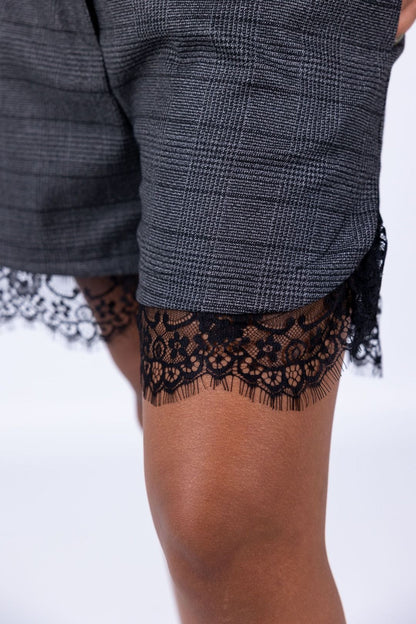Tensione in - Short con pizzo