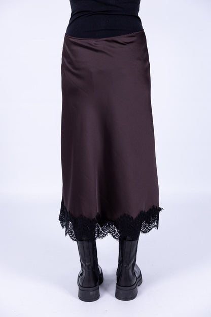 Tensione in - Gonna satin sbieco con pizzo