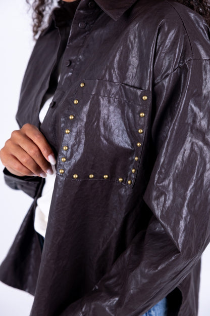 Tensione In - Camicia ecopelle con borchie