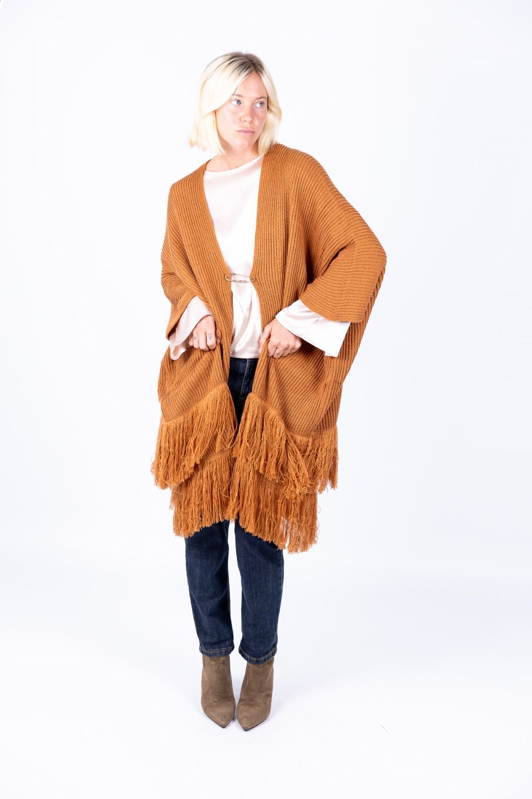 Surkana - Poncho con spilla e frange