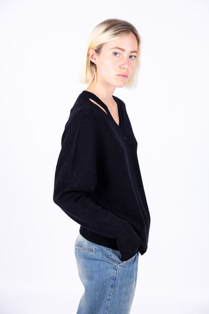 Tensione In - Maglia con buchi sulla spalla