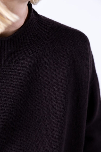 Nhoi Lab - Maglia ovetto con  collo cratere