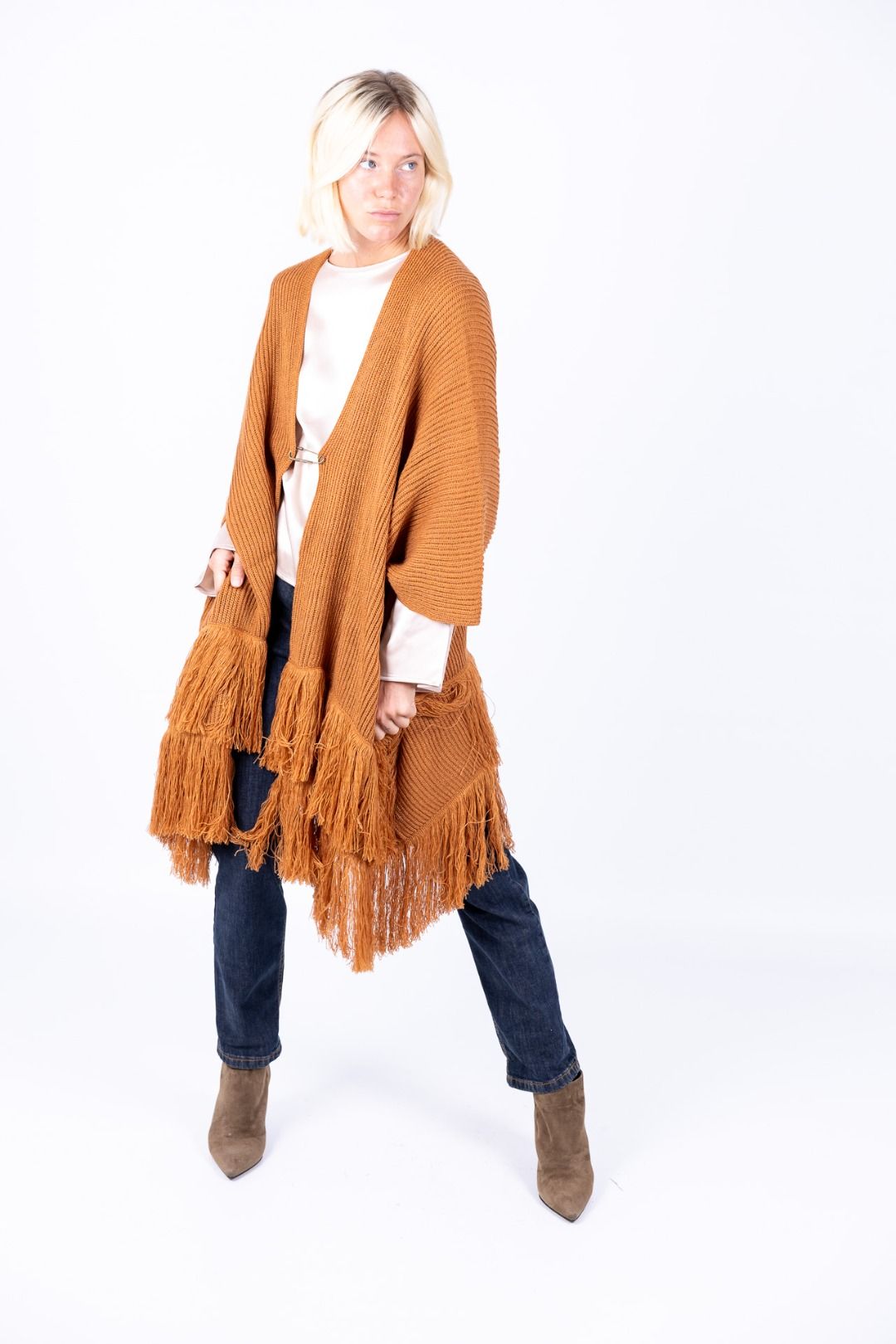 Surkana - Poncho con spilla e frange