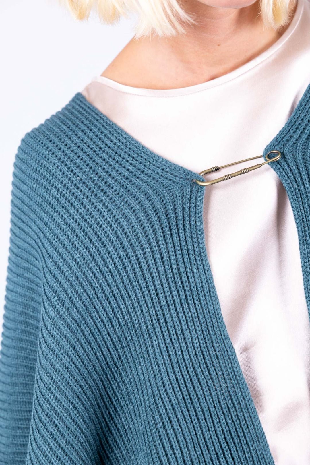 Surkana - Poncho con spilla e frange