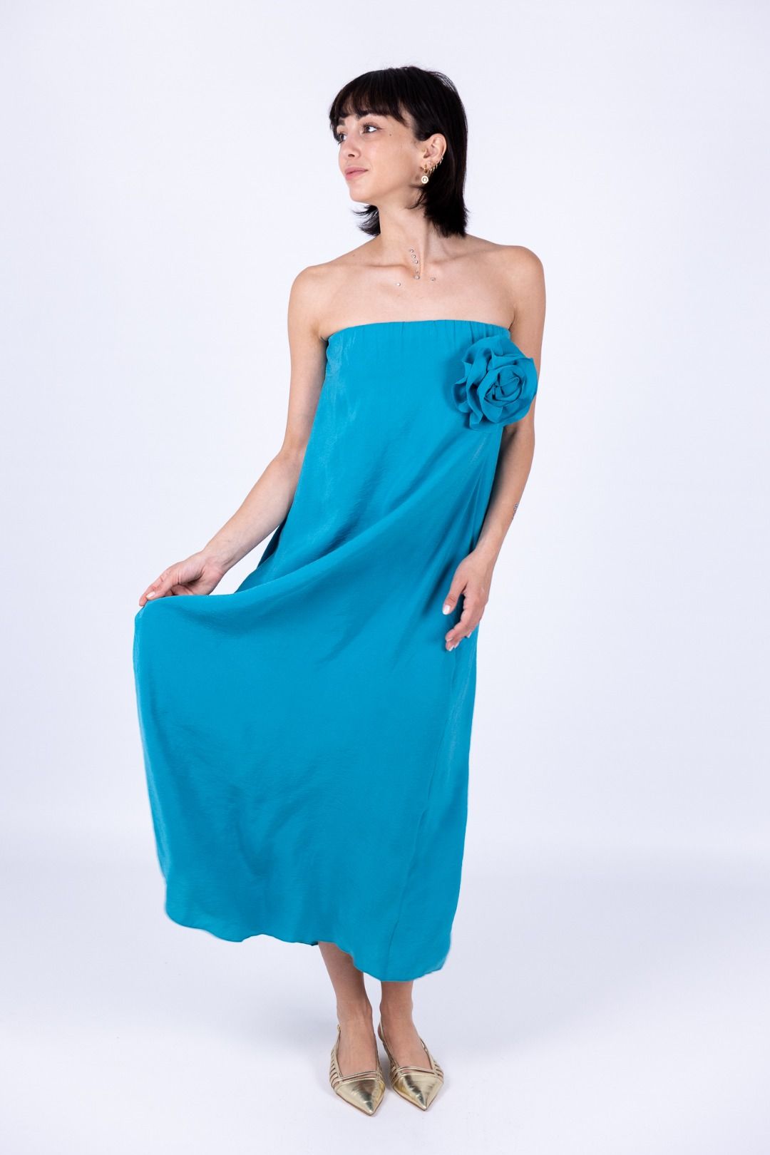 Tensione in - Abito con fiore