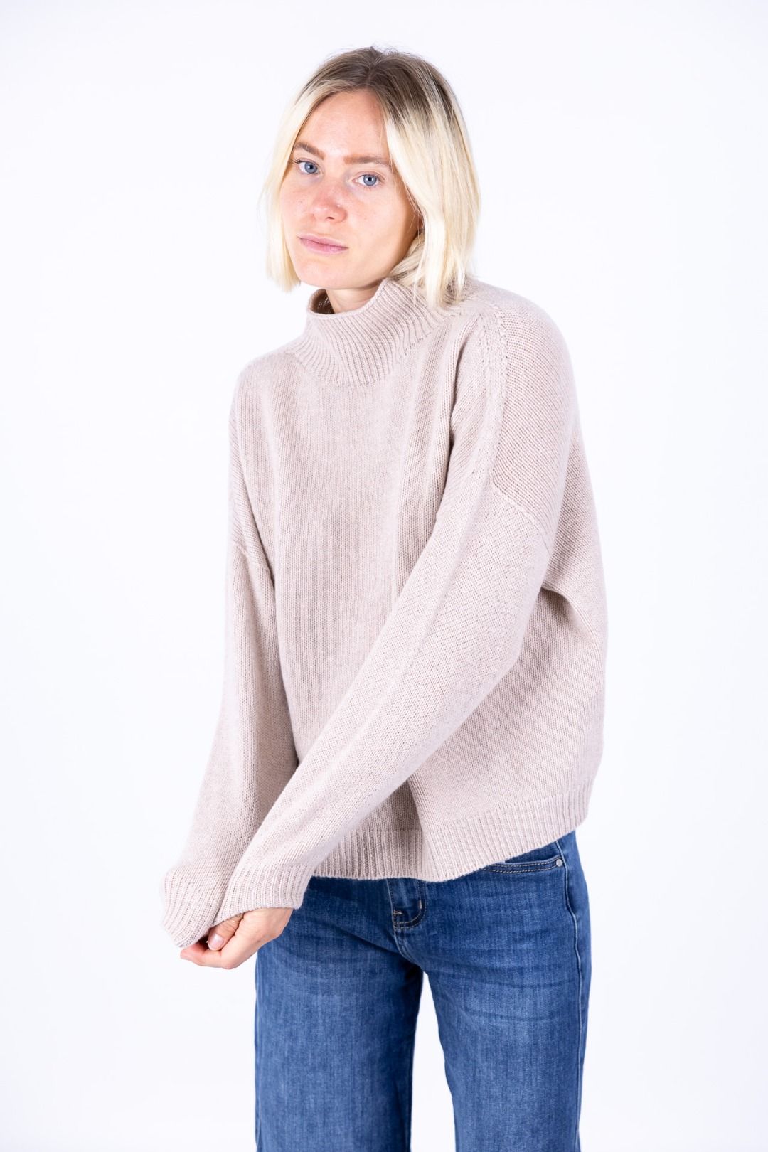 Nhoi Lab - Maglia ovetto con  collo cratere