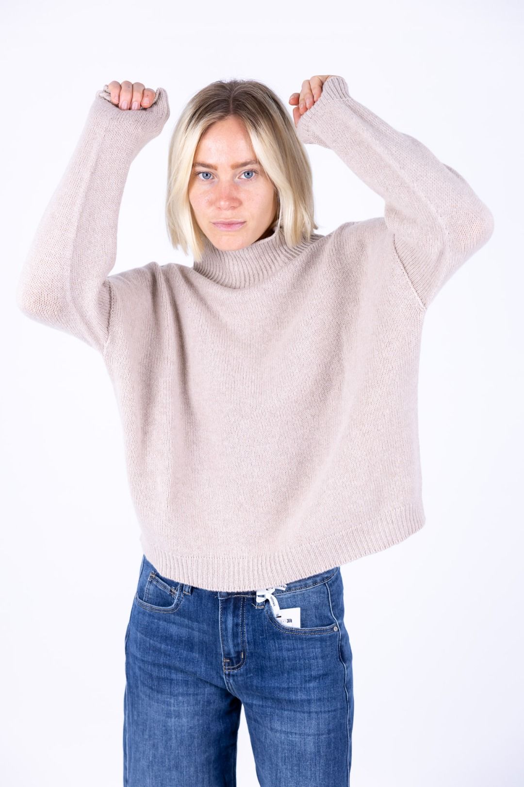 Nhoi Lab - Maglia ovetto con  collo cratere