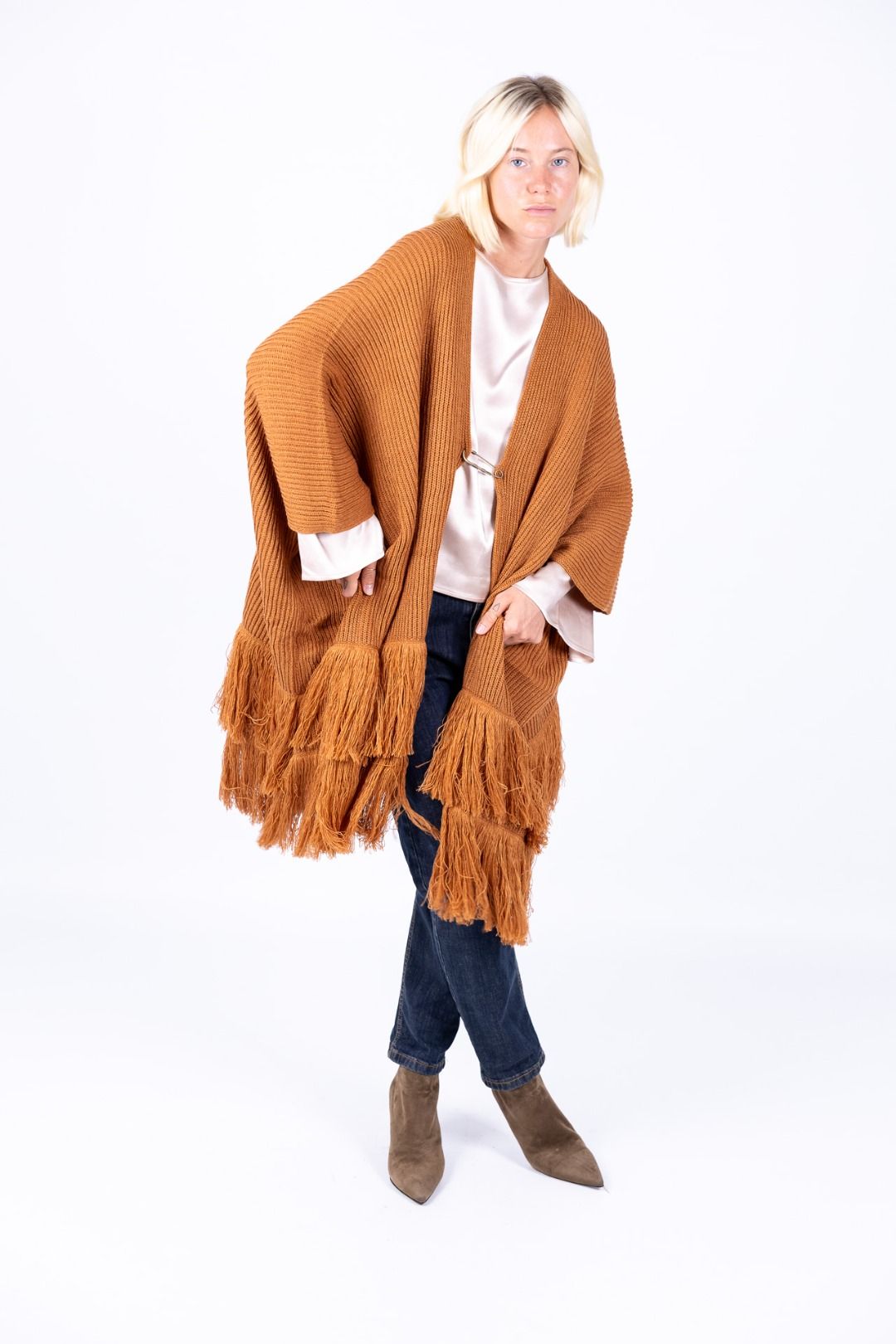 Surkana - Poncho con spilla e frange