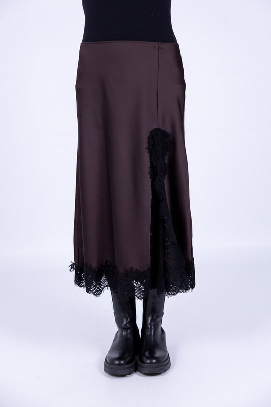 Tensione in - Gonna satin sbieco con pizzo