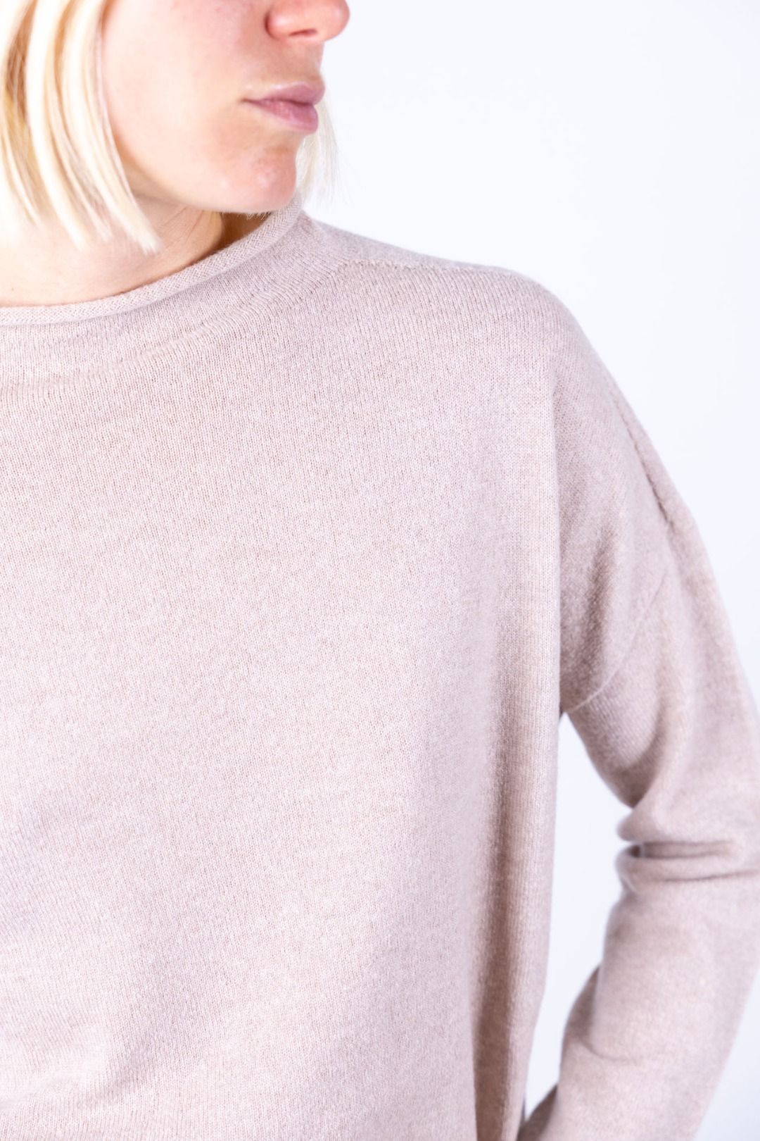 Nhoi Lab - Maglia con collo a cratere